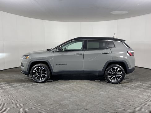 Used 2022 Jeep Compass Limited image 3