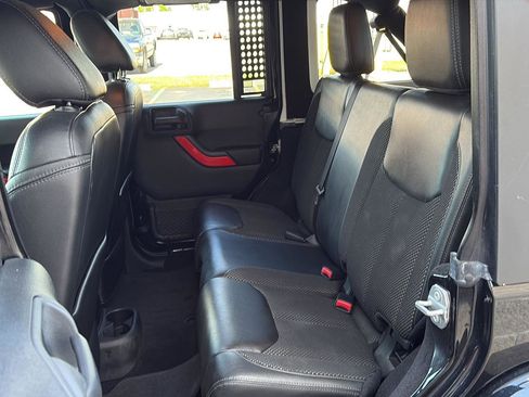 Used 2016 Jeep Wrangler Unlimited Sahara AWD/4WD image 27