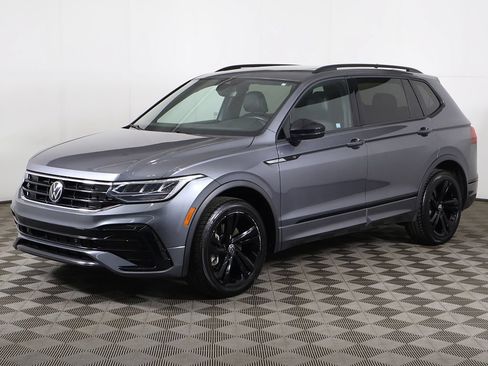 Used 2024 Volkswagen Tiguan SE R-Line FWD image 9