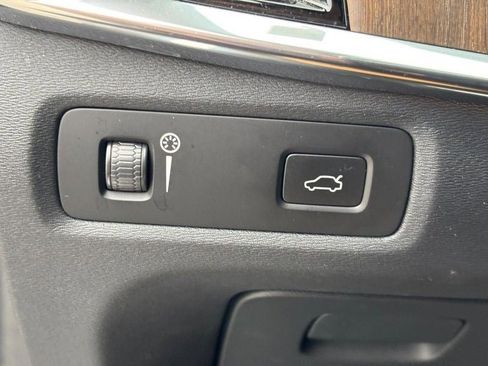 Used 2021 Volvo V90 T6 Cross Country image 16