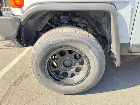 Used 2014 Toyota FJ Cruiser 4WD w/ Convenience Package image 9