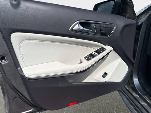 Used 2015 Mercedes-Benz GLA 250 image 16