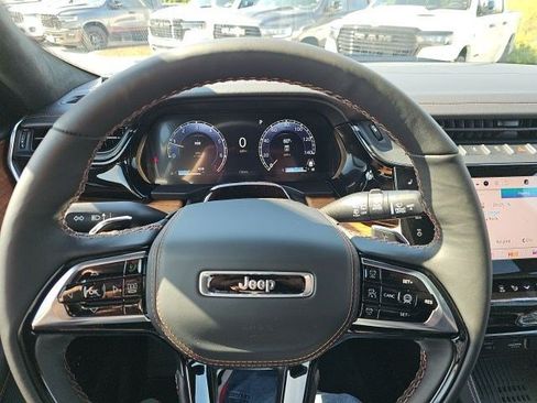 Used 2026 Jeep Grand Cherokee Summit w/ Obsidian Package AWD/4WD image 21