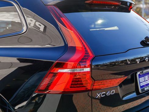 Used 2025 Volvo XC60 B5 Plus image 8