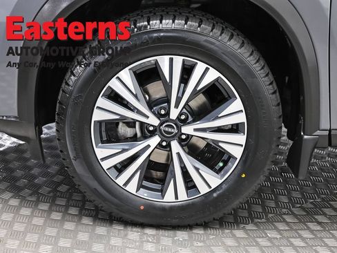Used 2023 Nissan Rogue SV AWD/4WD image 32