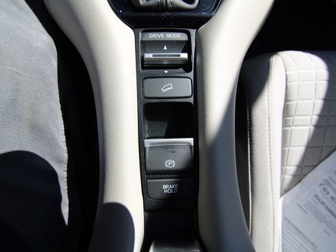 Used 2024 Honda HR-V LX image 24