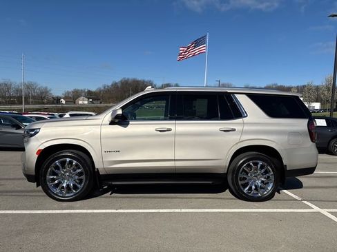 Used 2021 Chevrolet Tahoe LT w/ LT Signature Package AWD/4WD image 3