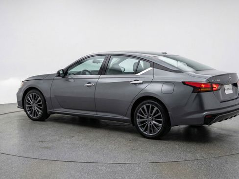 Used 2025 Nissan Altima 2.5 SV image 6