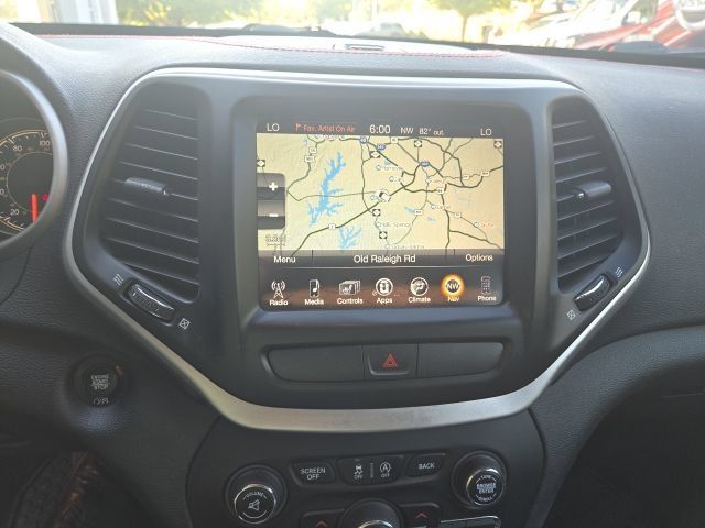 Used 2016 Jeep Cherokee Trailhawk w/ Comfort/Convenience Group AWD/4WD image 19