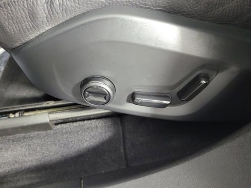 Used 2023 Volvo XC60 T8 Plus w/ Climate Package image 28