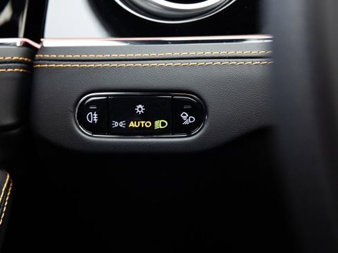 Used 2025 Bentley Flying Spur Plug-In Hybrid image 36