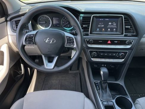 Used 2019 Hyundai Sonata SE w/ Winter Weather Package image 11