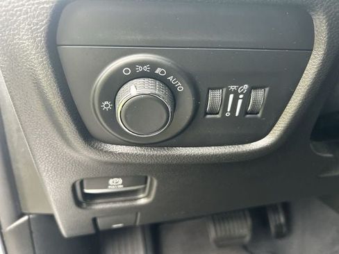 Used 2023 Jeep Grand Cherokee Altitude AWD/4WD image 17