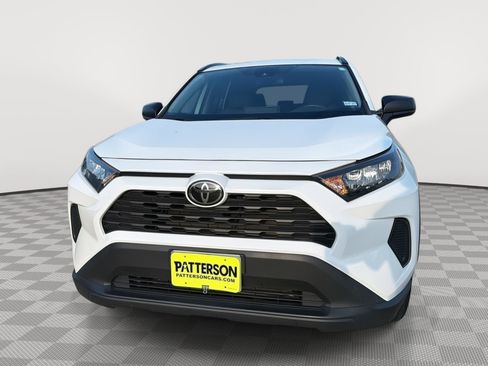 Used 2021 Toyota RAV4 LE FWD image 3