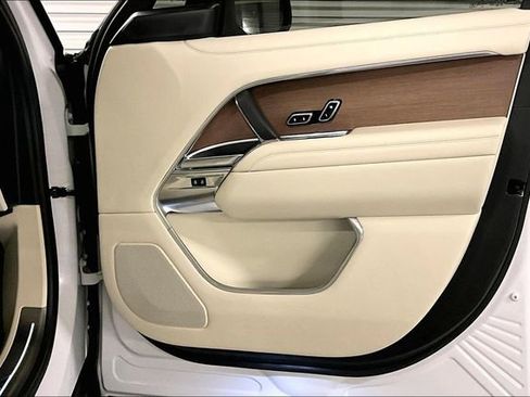 Certified 2023 Land Rover Range Rover SE image 27