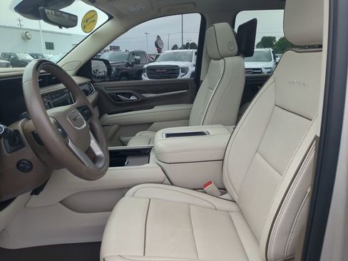 Used 2024 GMC Yukon XL Denali w/ Advanced Technology Package AWD/4WD image 11