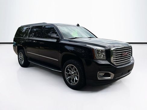 Used 2018 GMC Yukon XL SLT w/ Premium Edition AWD/4WD image 3