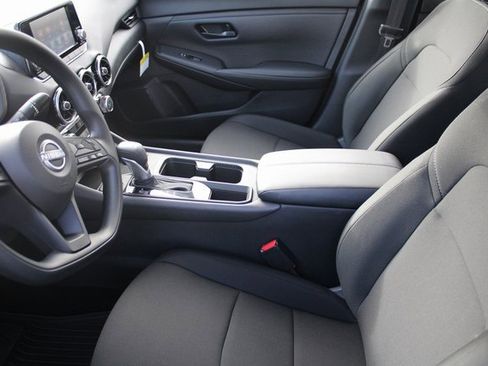 Used 2025 Nissan Sentra S image 9