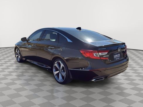 Used 2018 Honda Accord Touring image 3