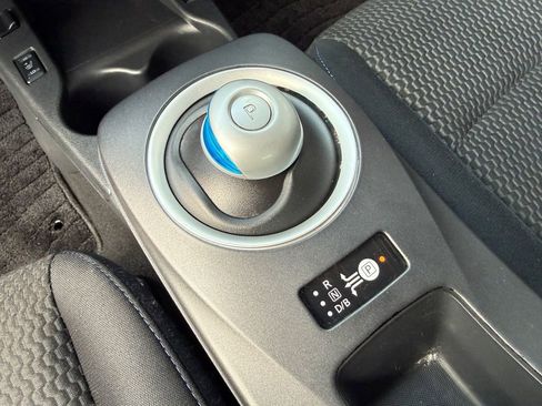 Used 2015 Nissan Leaf S w/ Charge Package FWD image 38