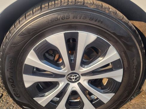 Used 2022 Toyota Prius Prime XLE FWD image 43