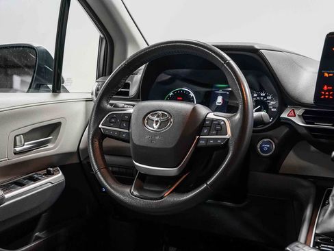 Certified 2024 Toyota Sienna XLE FWD image 16