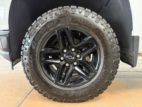 Used 2022 Chevrolet Silverado 1500 LT Trail Boss w/ Convenience Package II AWD/4WD image 8