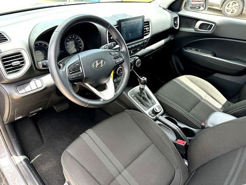 Used 2022 Hyundai Venue SEL FWD image 16
