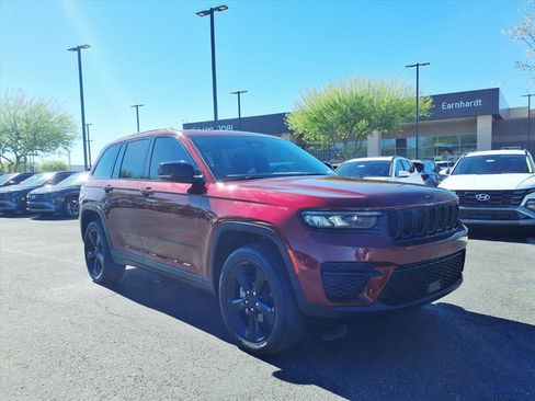 Used 2023 Jeep Grand Cherokee Altitude image 8