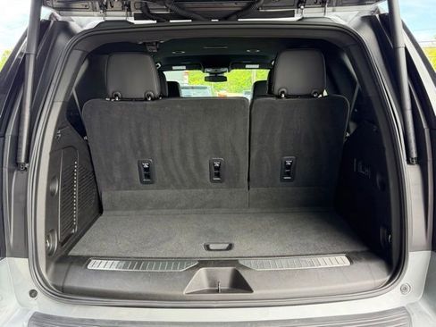 Used 2025 GMC Yukon Denali AWD/4WD image 13