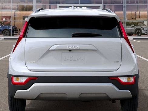 New 2025 Kia Niro LX image 13