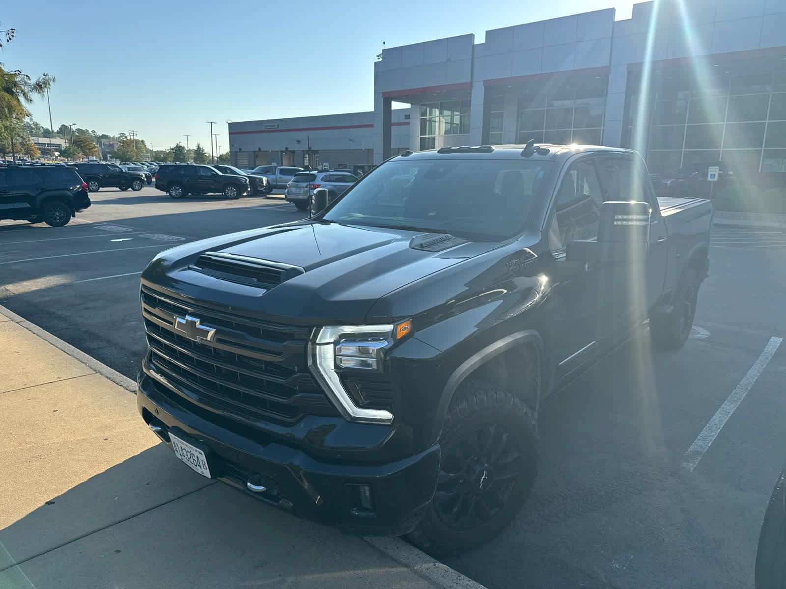 Used 2025 Chevrolet Silverado 2500 High Country w/ High Country Premium Package AWD/4WD image 2