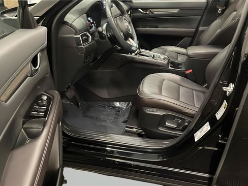 Used 2025 Chevrolet Traverse RS FWD image 23