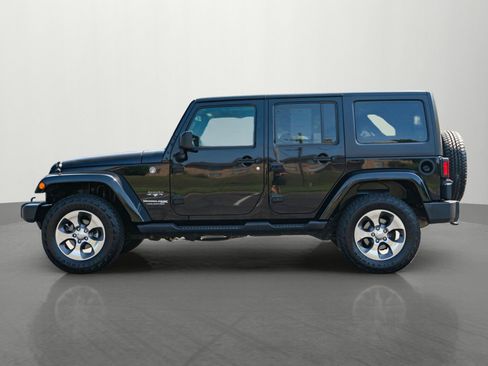Used 2018 Jeep Wrangler Unlimited Sahara AWD/4WD image 4