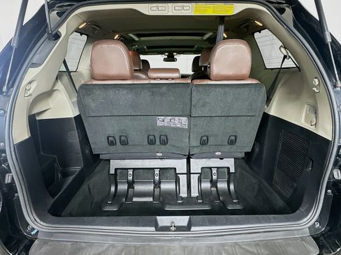 Used 2018 Toyota Sienna Limited image 31
