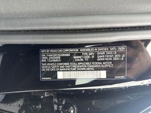Used 2025 Volvo XC60 B5 Plus AWD/4WD image 17