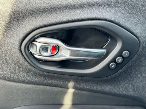 Used 2022 Jeep Cherokee Limited image 21