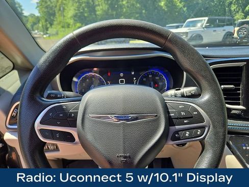 Used 2021 Chrysler Pacifica Touring AWD/4WD image 4
