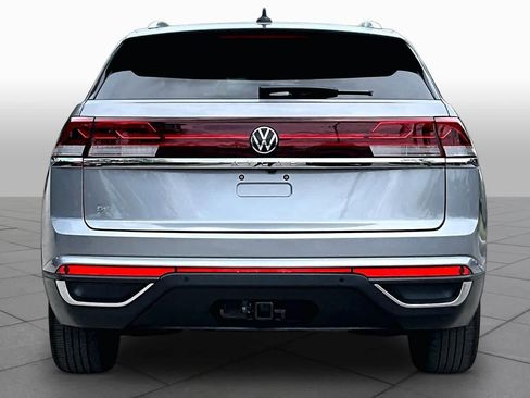 Used 2024 Volkswagen Atlas Cross Sport SE FWD image 5