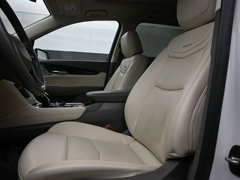 Used 2023 Cadillac XT6 Premium Luxury image 22