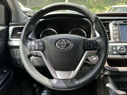 Used 2015 Toyota Highlander Limited AWD/4WD image 8