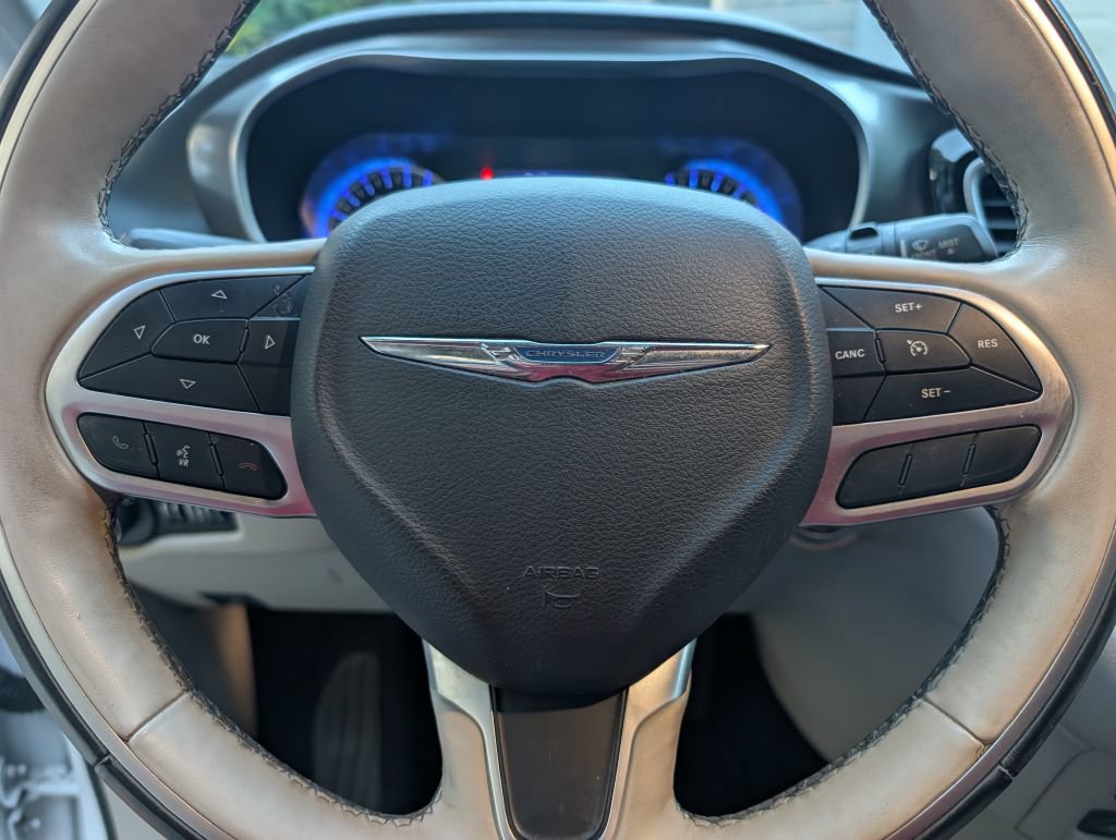 Used 2018 Chrysler Pacifica Limited FWD image 13