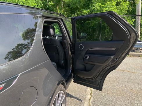 Certified 2024 Land Rover Discovery Metropolitan Edition image 19