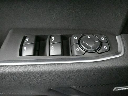 Used 2025 Chevrolet Silverado 1500 LTZ AWD/4WD image 17