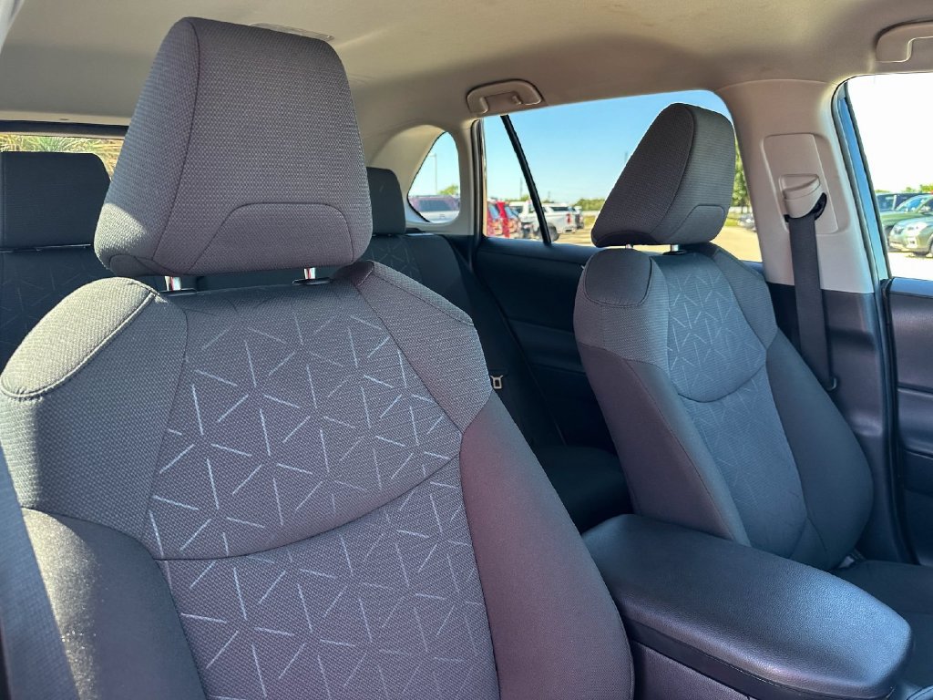 Used 2025 Toyota RAV4 XLE FWD image 23