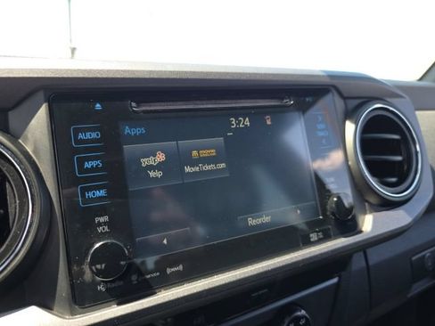 Used 2018 Toyota Tacoma TRD Sport AWD/4WD image 25