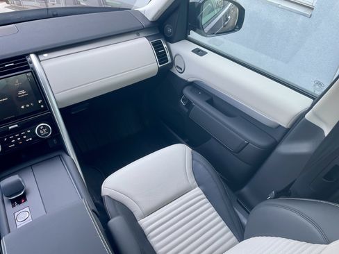 New 2026 Land Rover Discovery Limited Edition AWD/4WD image 18