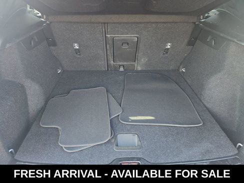 Used 2025 Volvo XC40 B5 Core image 15