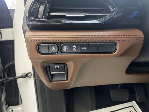 Used 2023 Acura MDX SH-AWD w/ Technology Package image 25