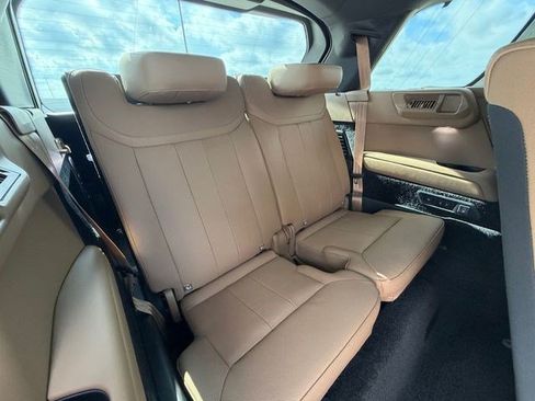 New 2026 Land Rover Range Rover Long Wheelbase SE AWD/4WD image 17